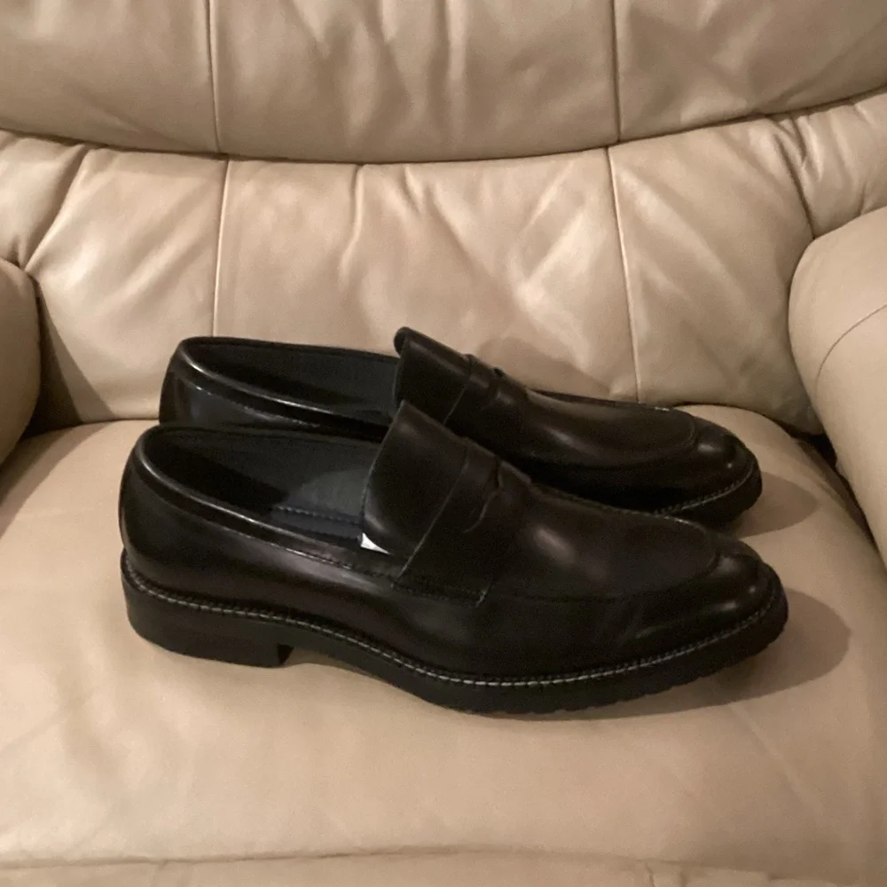 Steve Madden Black Gloss Leather Slip-On Penny Loafers